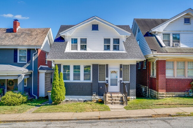 Building Photo - 2633 Broadway Ave