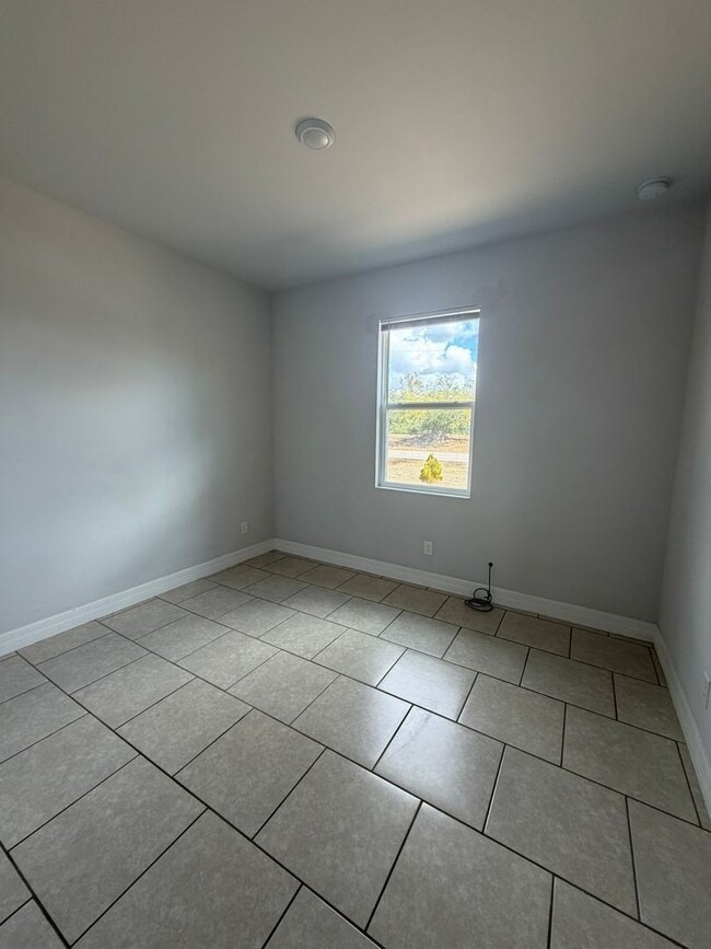 Building Photo - 1129 San Cristobal Ave