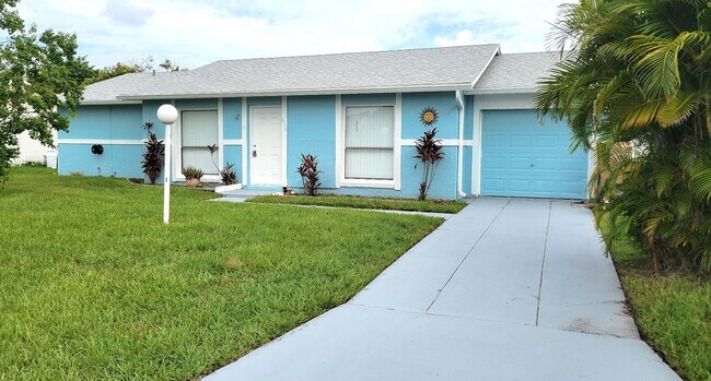 Foto del edificio - 872 Aspenwood Cir