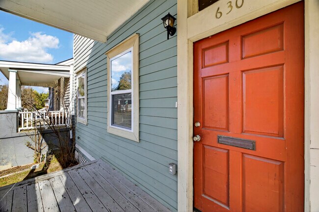 Foto del edificio - Renovated Historic Home
