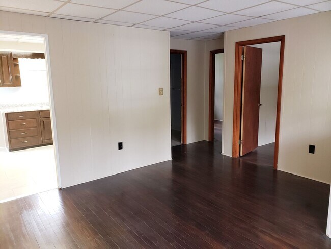 Foto del edificio - 1200 Cherry Lane Rd