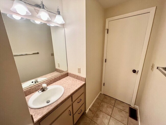 Foto del edificio - 2112 NW Harriman St