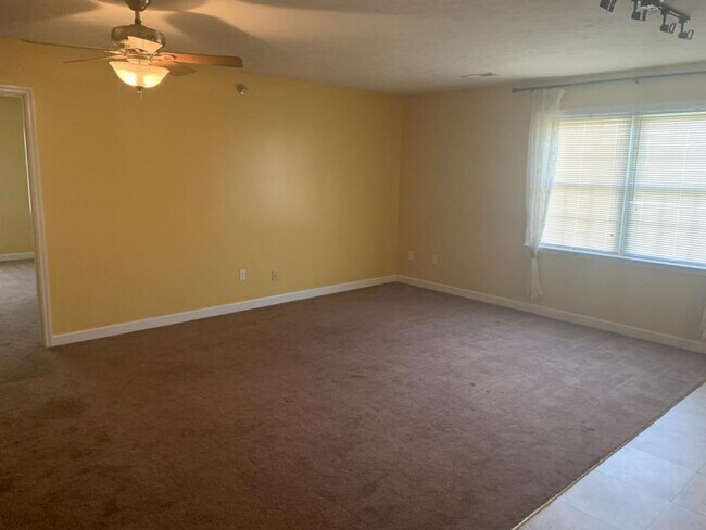 Foto del edificio - 1035 Mercantile Street Apt 201