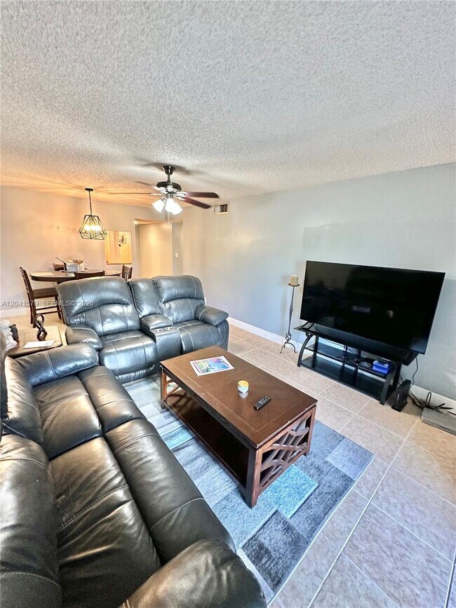 Foto del edificio - 7561 NW 16th St