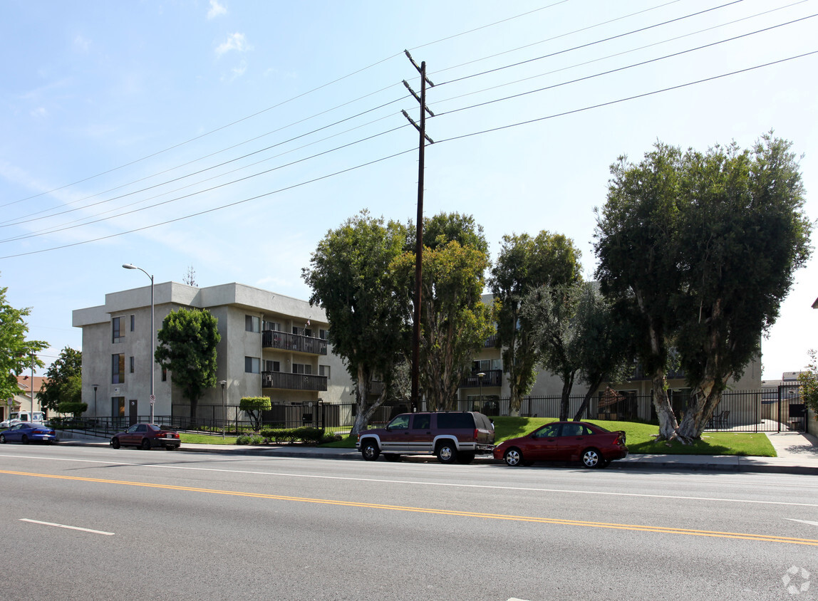 Primary Photo - Reseda East Apartments