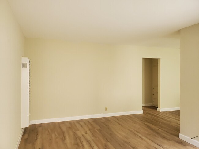 Building Photo - 425 N Stoneman Ave