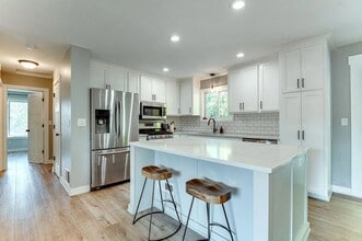 Building Photo - 13956 Brunswick Ave S