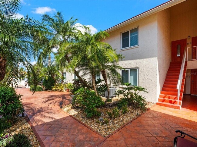 Foto del edificio - 6708 Sarasea Cir