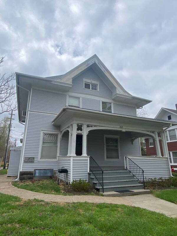 Primary Photo - 2121 Washington St