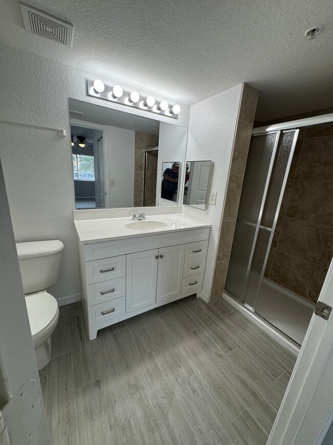 Baño principal - 141 SW Palm Dr