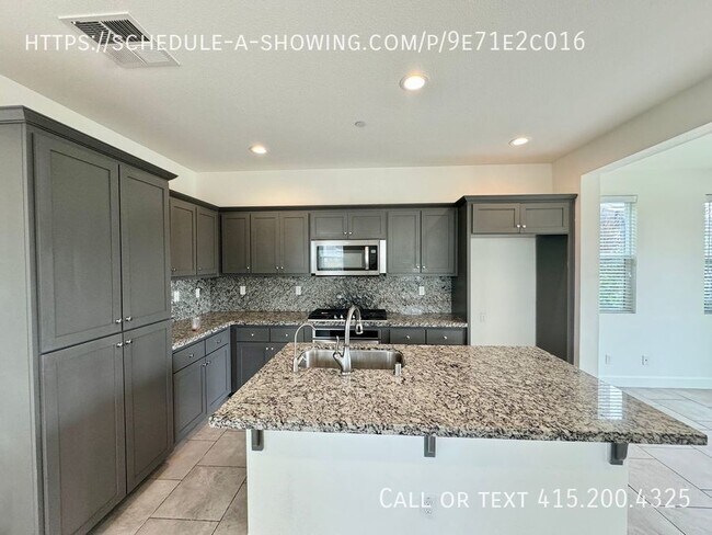 Building Photo - Brand New 3 Bedroom Home in Marina