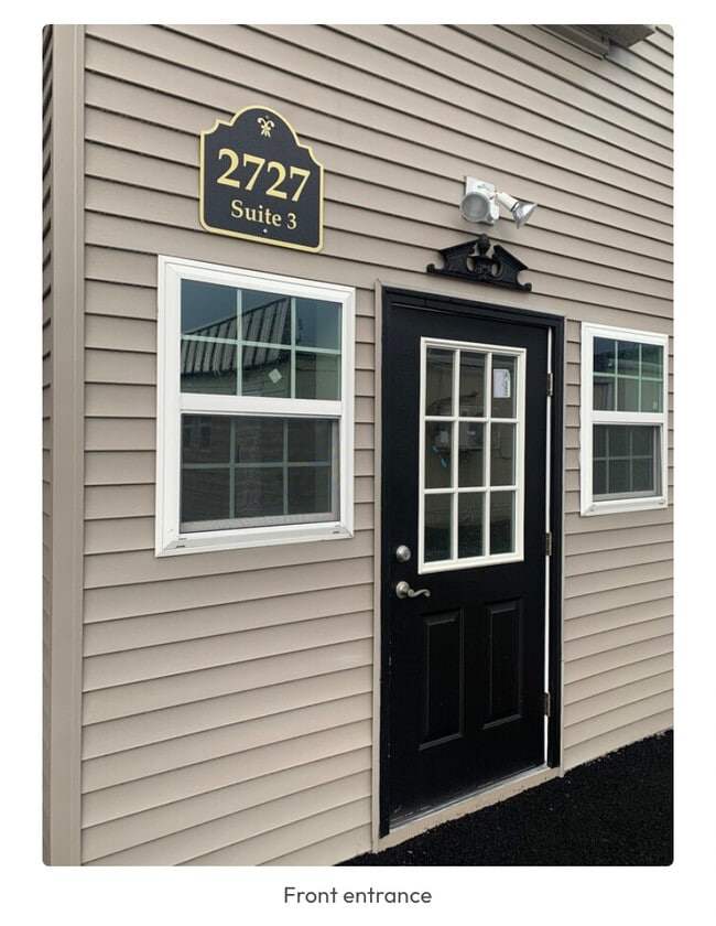 Front Entrance - 2727 N 5th Street Hwy