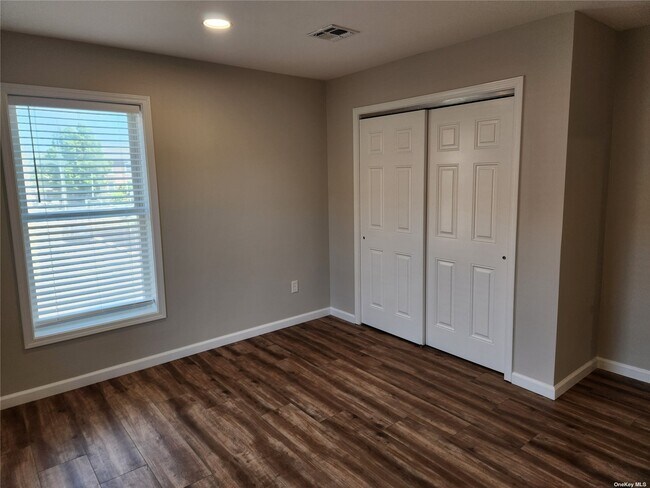 Building Photo - 52 N Bergen Pl