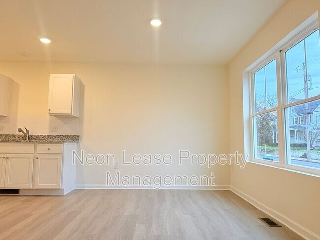 Foto del edificio - 400 N Walnut St