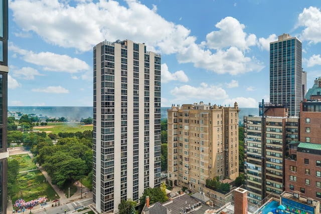 Building Photo - 1530 N Dearborn Pkwy