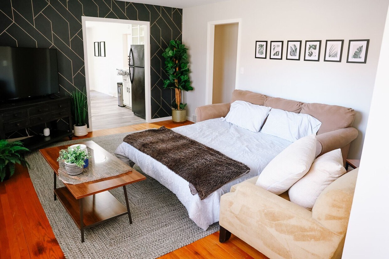 Foto principal - Spacious 3 Bedroom, 2 Bath Duplex with Att...