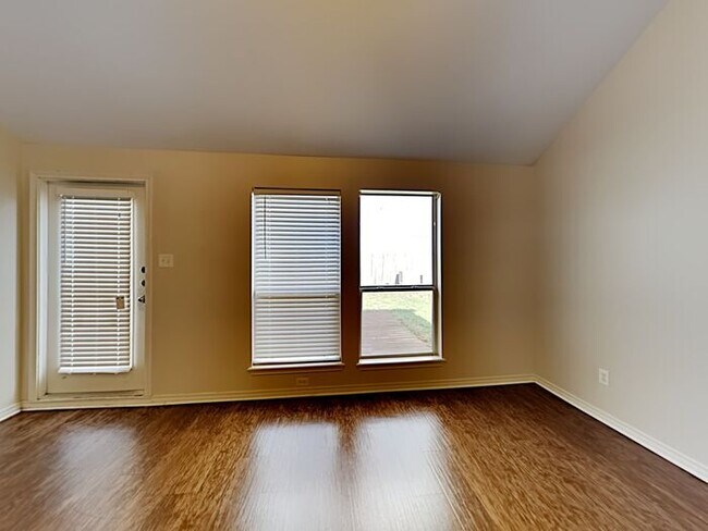 Foto del edificio - 3013 S Fork Dr