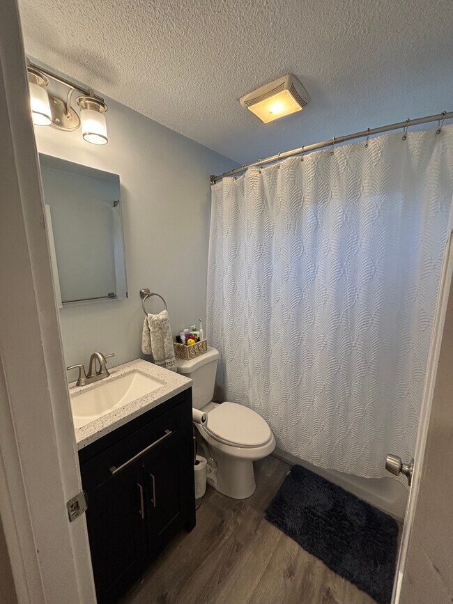 Foto del edificio - 5 Meadow Ln