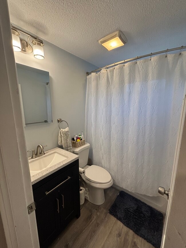 Building Photo - 5 Meadow Ln