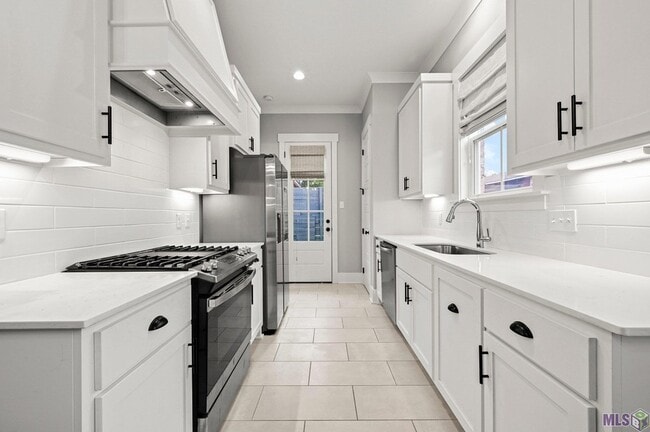 Building Photo - 306 Saint Thomas Lane