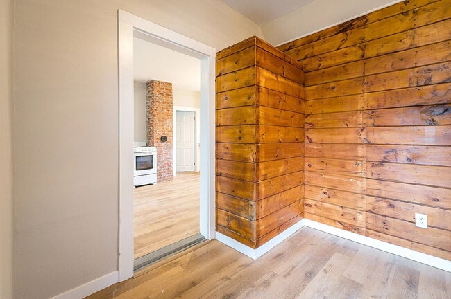 Building Photo - Beautiful 2-Bedroom Apartment – Quiet, Private Setting in Westbrook, Available September 1st