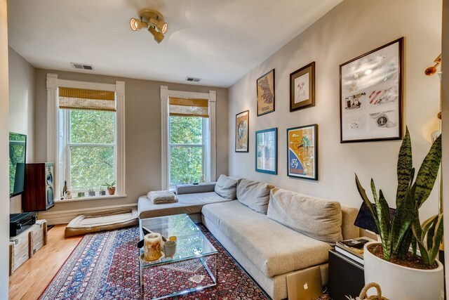 Foto principal - 1402 N Bell Ave