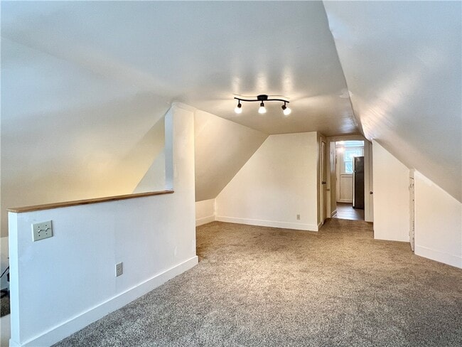 Building Photo - 105 Spruce St