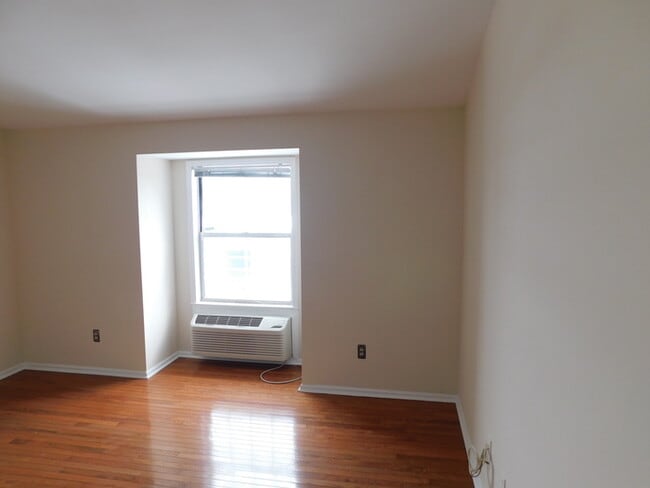 Building Photo - 280 Kipp St
