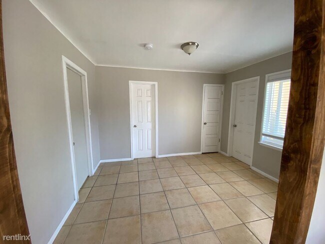 Building Photo - 2 br, 1 bath Duplex - 1207 La Puerta Street