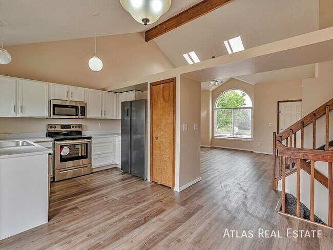 Foto del edificio - 8150 Camfield Cir