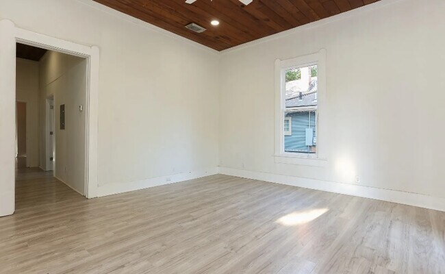 Building Photo - 2106 Saunders Ave