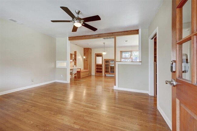 Building Photo - 2204 De Verne St