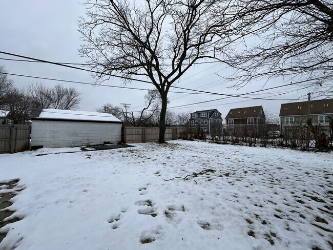 Foto del edificio - 6528 W Lawn Ave