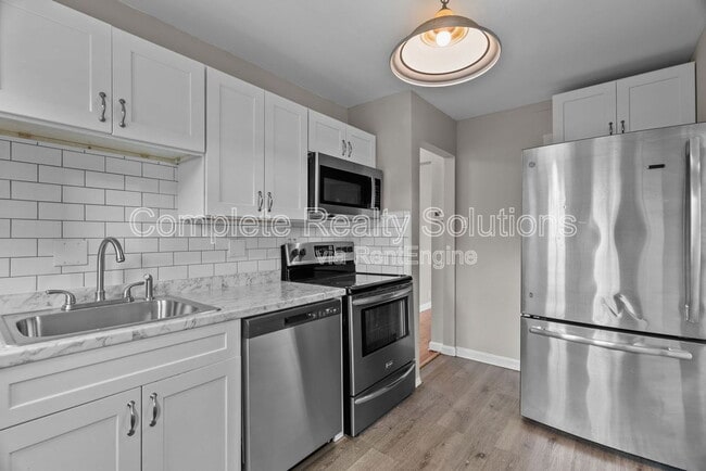 Building Photo - 7557 Haywood Dr