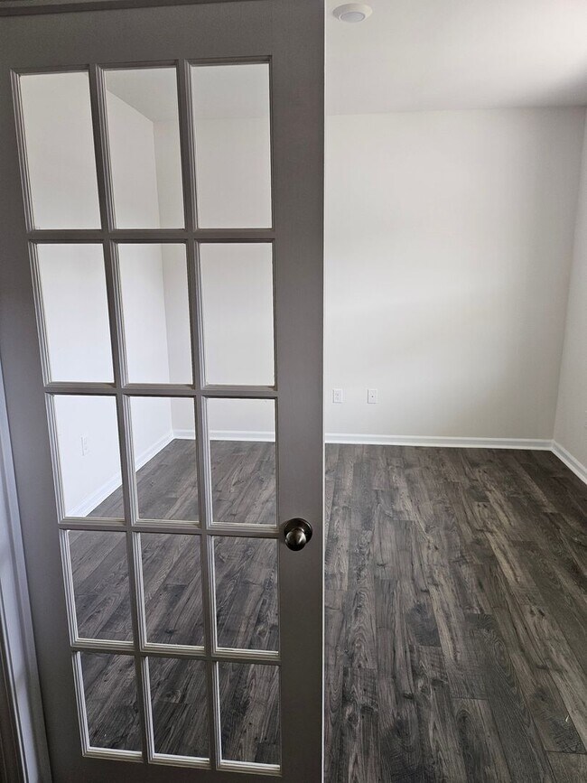 Building Photo - 925 Canis Minor Rd