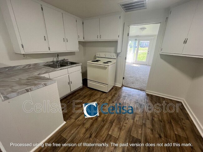 Foto del edificio - 3406 McCormick Ave