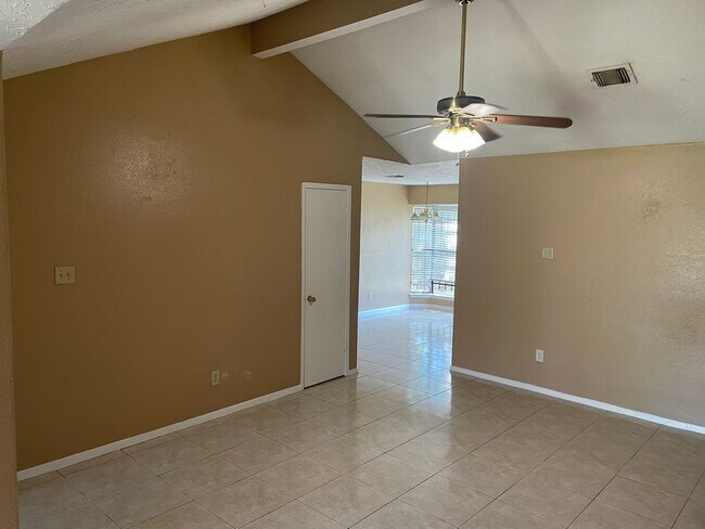 Foto del edificio - 13411 Boonway Dr