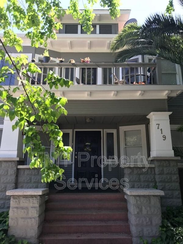 Photo - 719 19th St Apartment
