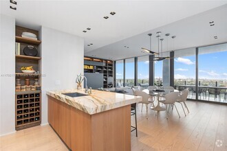 Building Photo - 2831 S Bayshore Dr