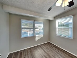 Building Photo - 3711 Glendale Terrace