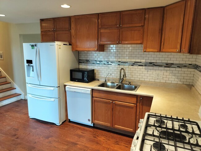 Building Photo - Well Maintained West Valley Home |4bd/2ba ...