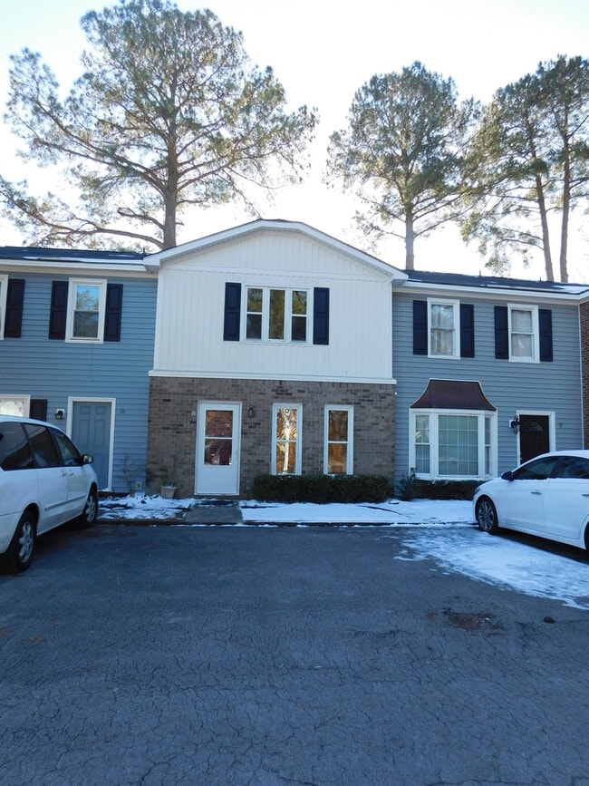 Building Photo - 1104 Karen Dr