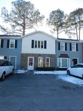 Building Photo - 1104 Karen Dr