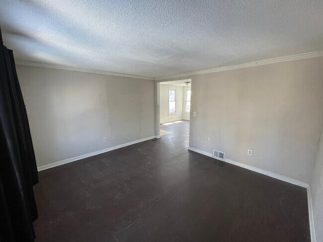 Sala de estar - 303 Benton St