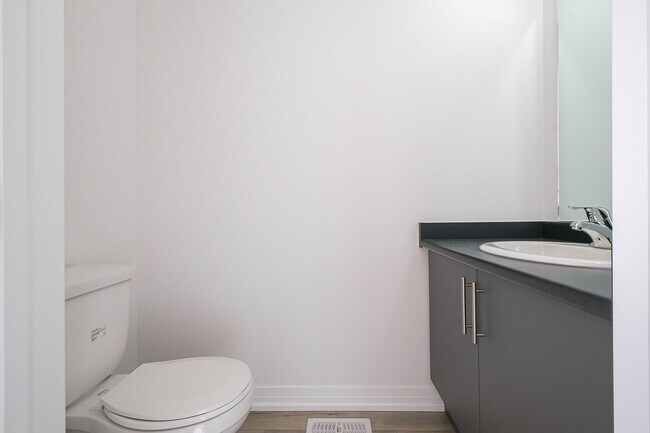 Building Photo - 550 Grey St