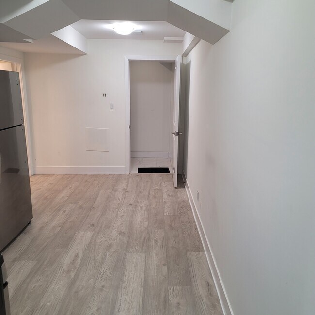 Photo du bâtiment - 324 Chatfield Dr