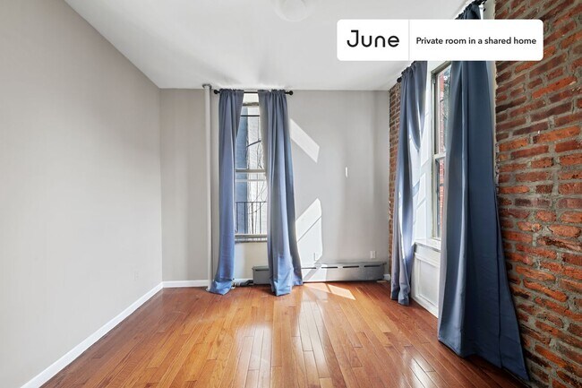 Foto del edificio - Private bedroom in 2 bed/1 bath Home
