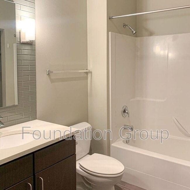 Building Photo - 2400 E Boston St