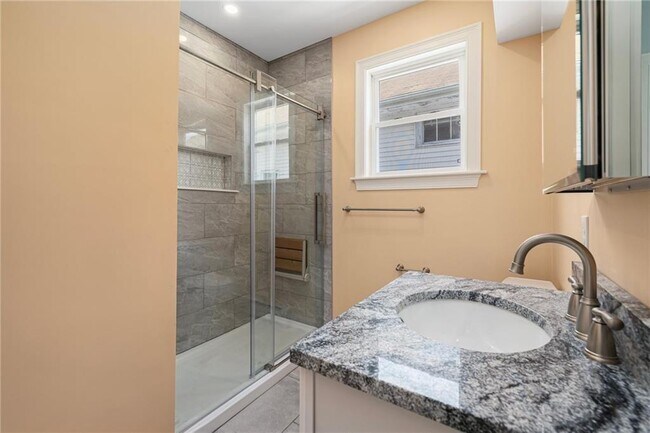 Foto del edificio - 148 Evergreen St