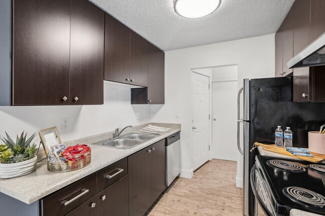 Foto del edificio - Beverly Grove Apartments